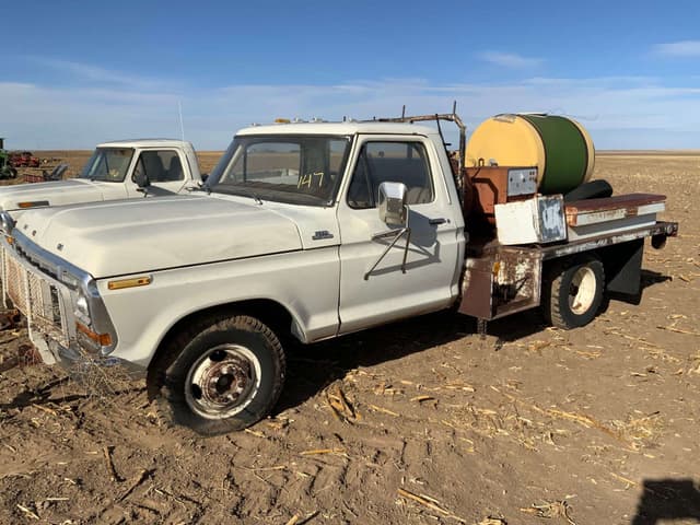 Image of Ford F-350 equipment image 1