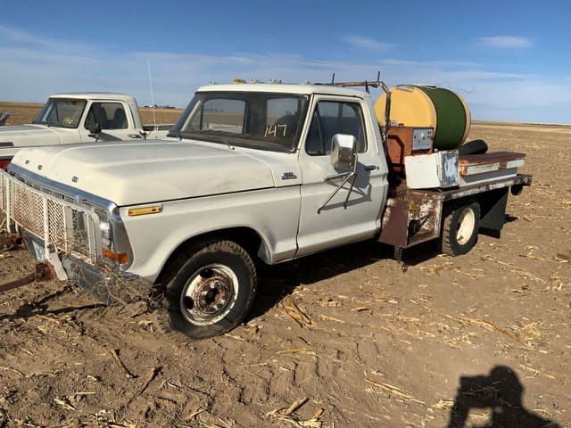 Image of Ford F-350 equipment image 3