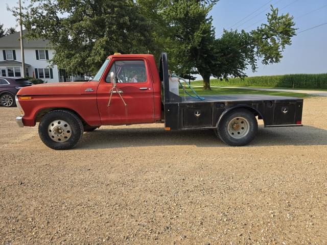 Image of Ford F-350 equipment image 2