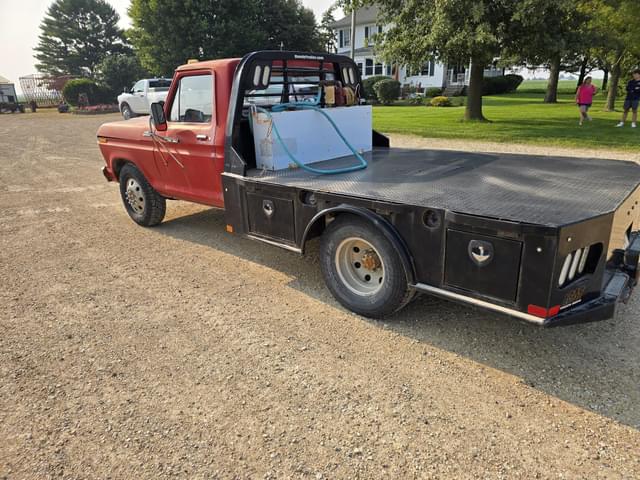 Image of Ford F-350 equipment image 3