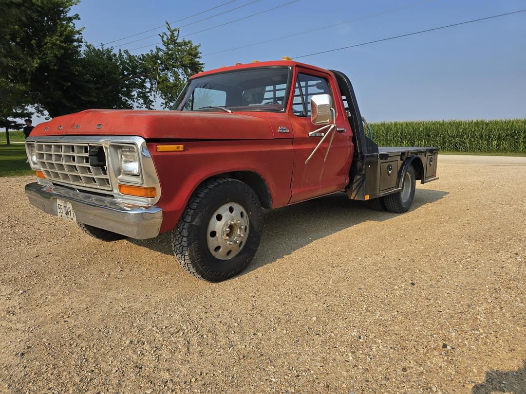 Image of Ford F-350 Primary image