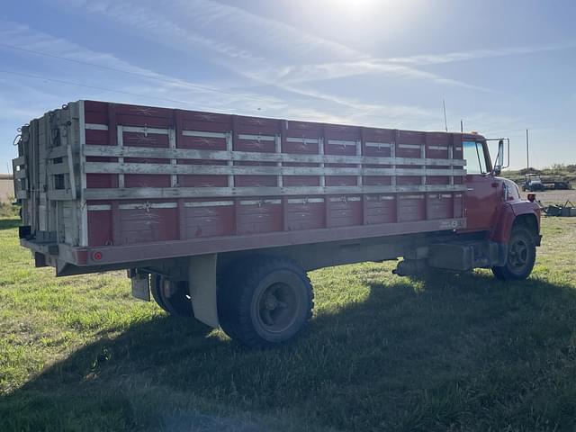 Image of Ford F700 equipment image 4