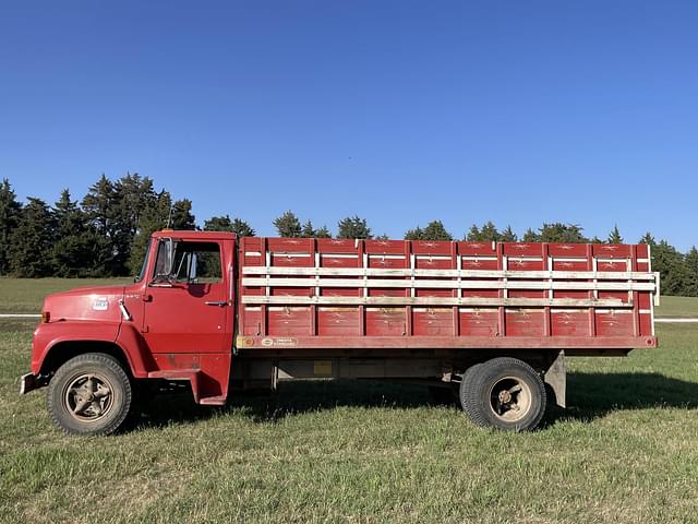 Image of Ford F700 equipment image 1