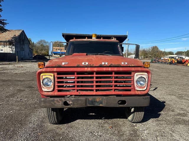 Image of Ford F-700 equipment image 1