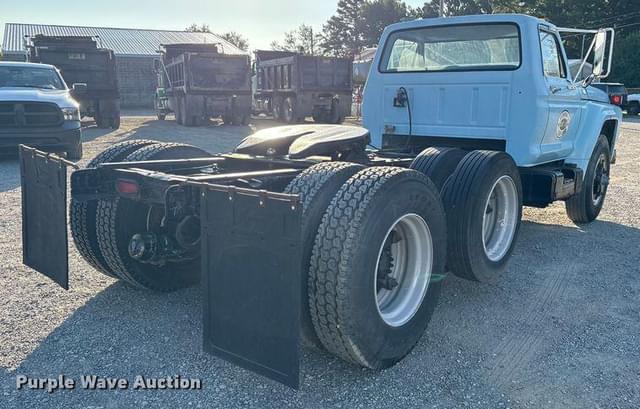 Image of Ford F700 equipment image 4