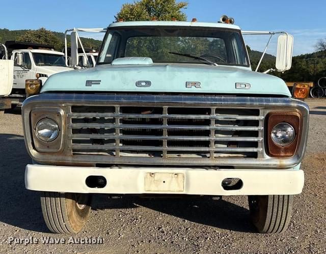 Image of Ford F700 equipment image 1