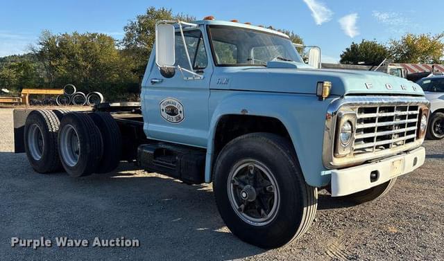 Image of Ford F700 equipment image 2