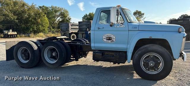 Image of Ford F700 equipment image 3