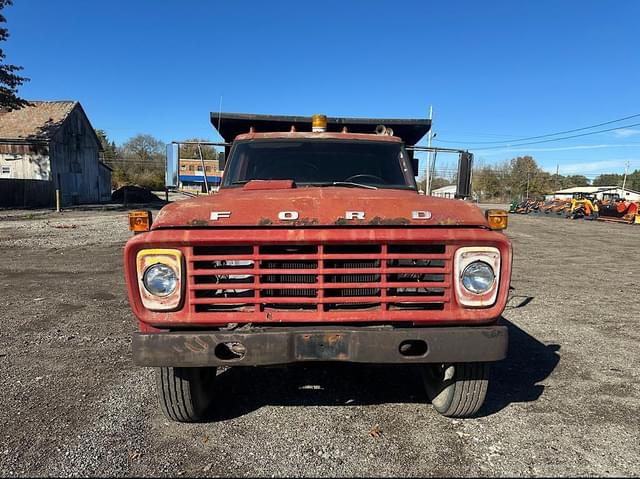 Image of Ford F7000 equipment image 1