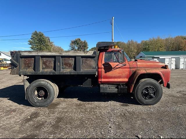 Image of Ford F7000 equipment image 3