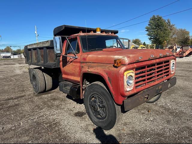 Image of Ford F7000 equipment image 2