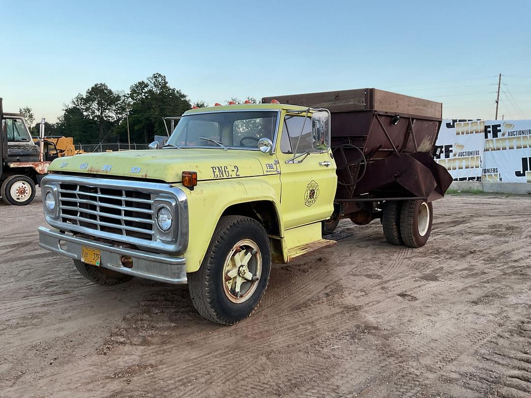 Image of Ford F-750 Primary image