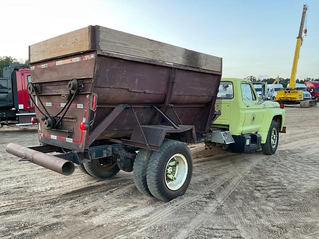 Image of Ford F-750 equipment image 4