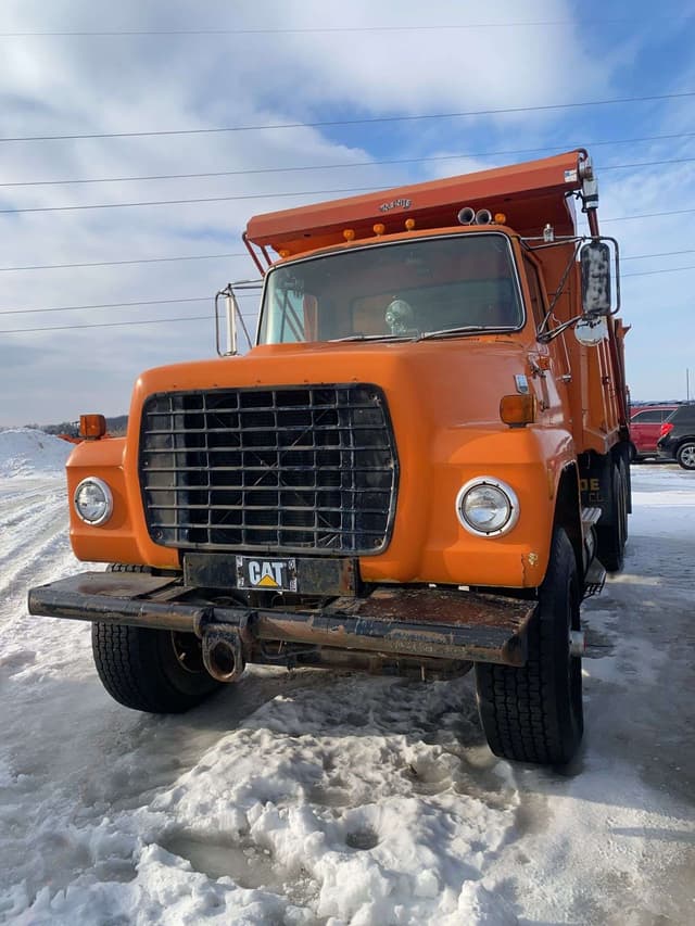 Image of Ford F-9000 equipment image 2