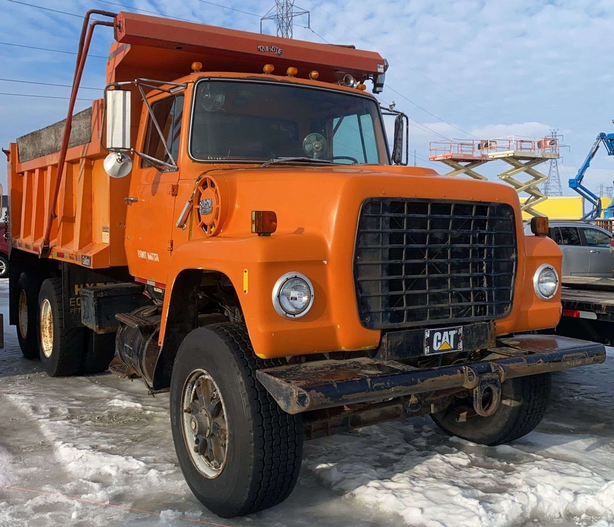 1979 Ford F-9000 Equipment Image0