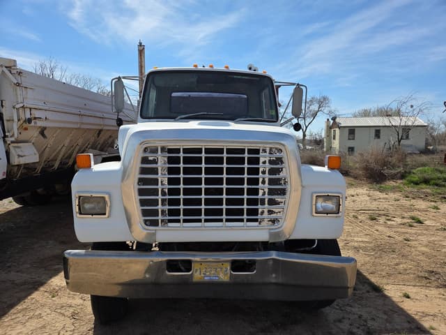 Image of Ford L8000 equipment image 1