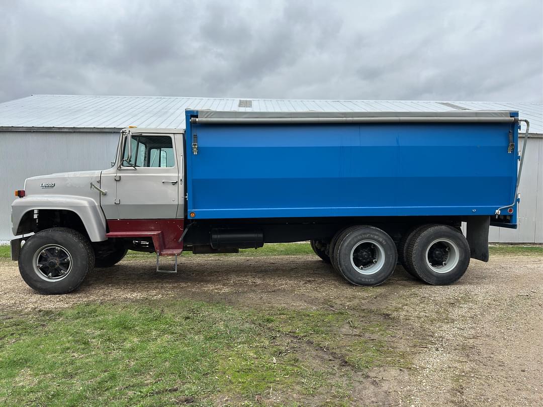 Image of Ford L8000 Primary image