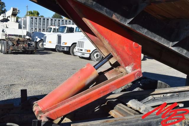 Image of Ford 600 equipment image 3