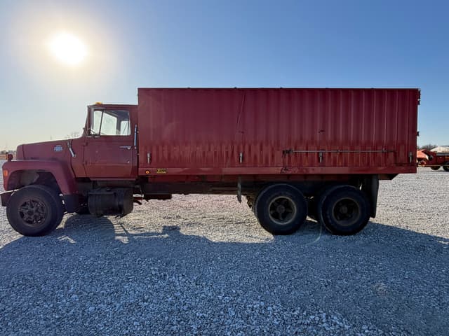 Image of Ford LT800 equipment image 4