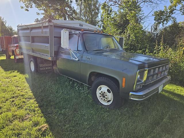 Image of GMC Sierra 35 equipment image 1