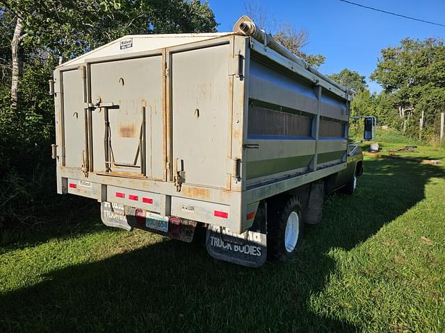 Image of GMC Sierra 35 equipment image 2