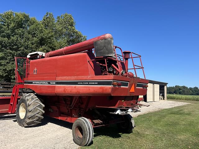 Image of International Harvester 1440 equipment image 3