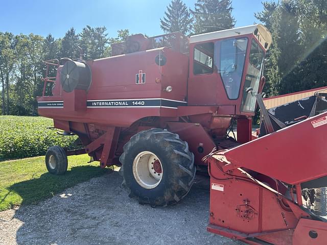 Image of International Harvester 1440 equipment image 1