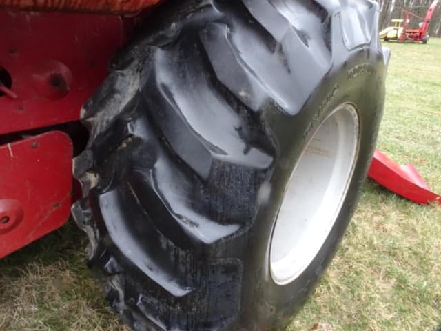 Image of International Harvester 1460 equipment image 4