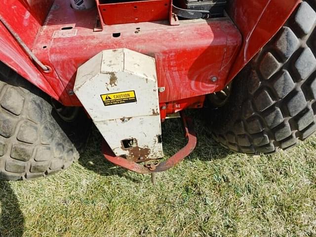 Image of International Harvester 184 equipment image 4