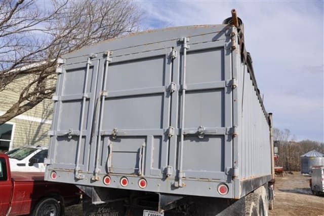 Image of International F-2275 equipment image 3