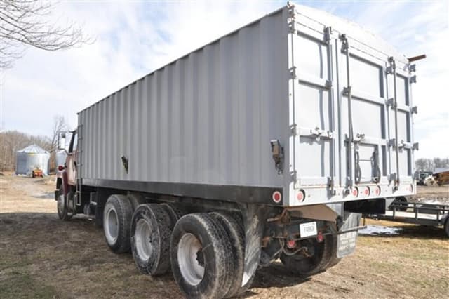 Image of International F-2275 equipment image 4