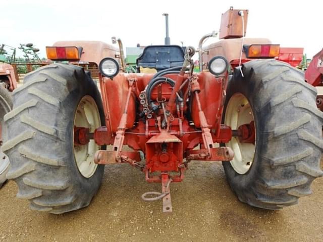 Image of International Harvester 584 equipment image 4