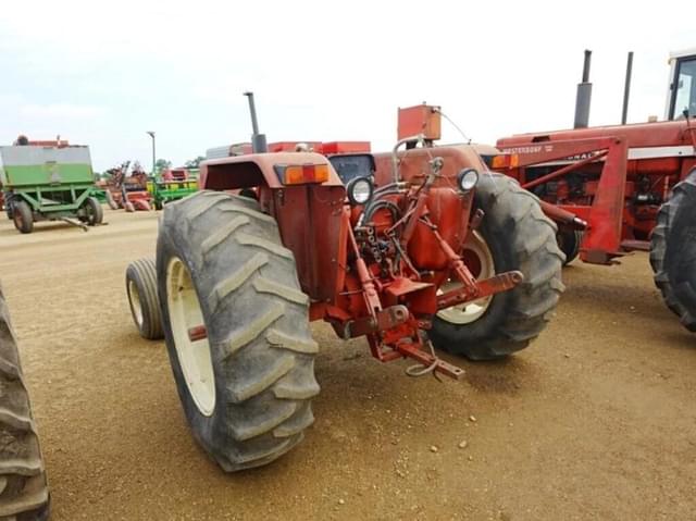Image of International Harvester 584 equipment image 3