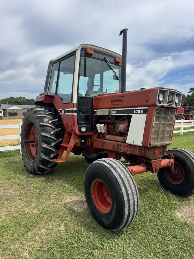 Image of International Harvester 1086 equipment image 2