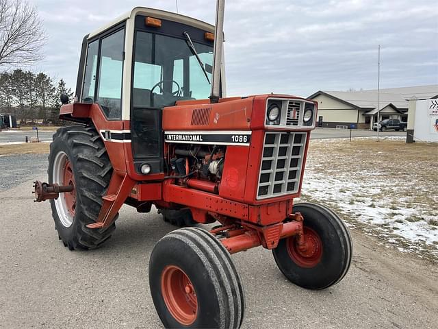 Image of International Harvester 1086 equipment image 1