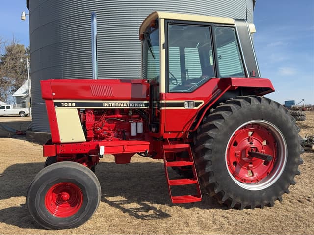 Image of International Harvester 1086 equipment image 3