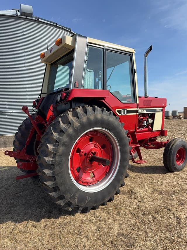 Image of International Harvester 1086 equipment image 1