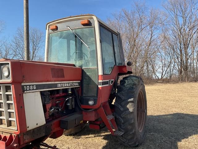 Image of International Harvester 1086 equipment image 4