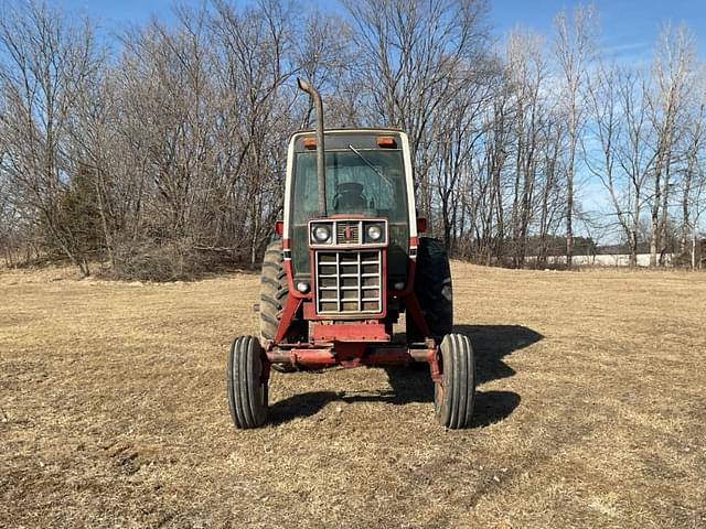 Image of International Harvester 1086 equipment image 2