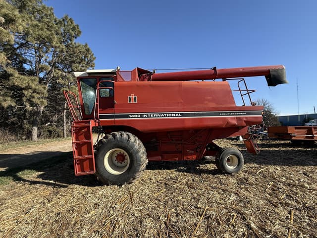 Image of International Harvester 1460 equipment image 1