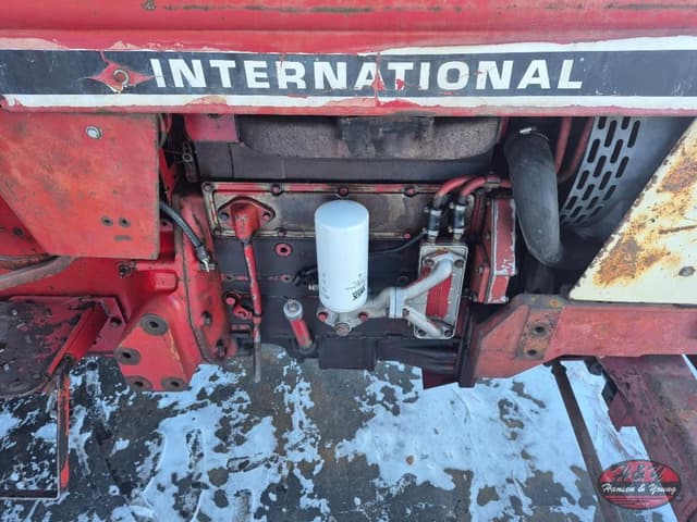 Image of International Harvester 884 equipment image 4