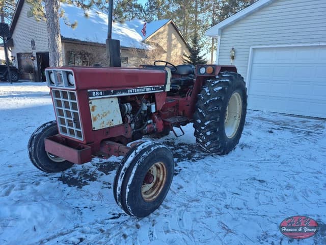 Image of International Harvester 884 equipment image 2