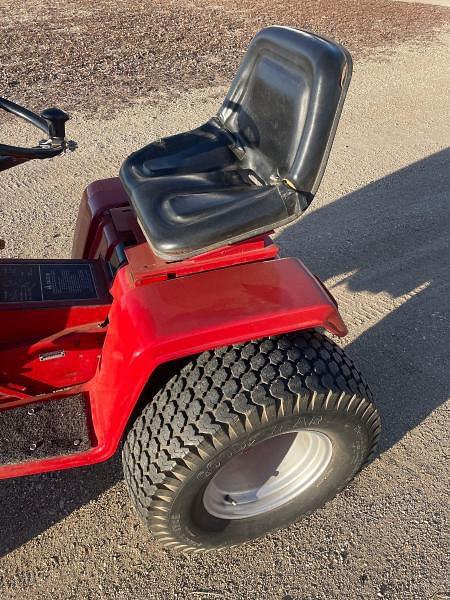 Image of International Harvester 782 equipment image 3