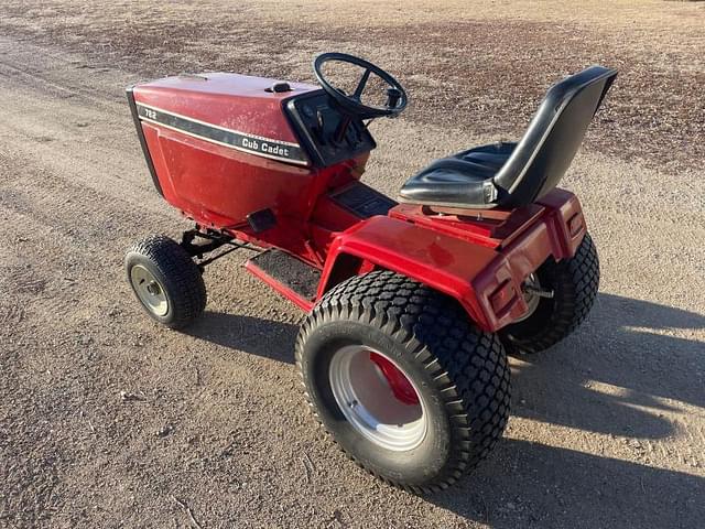 Image of International Harvester 782 equipment image 2