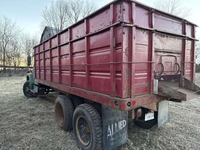 Image of International F1924 equipment image 1