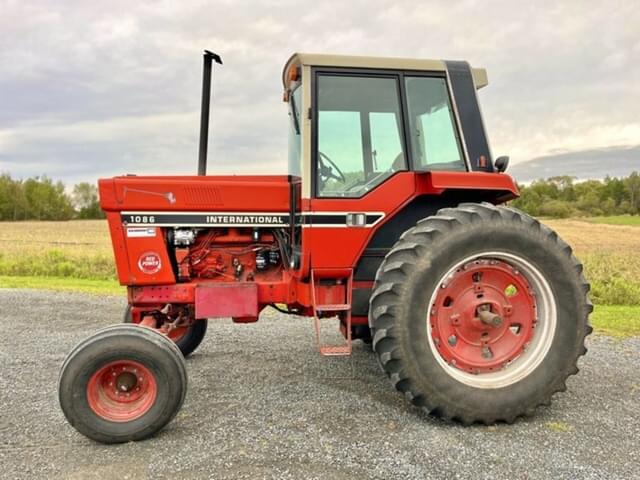 Image of International Harvester 1086 equipment image 2