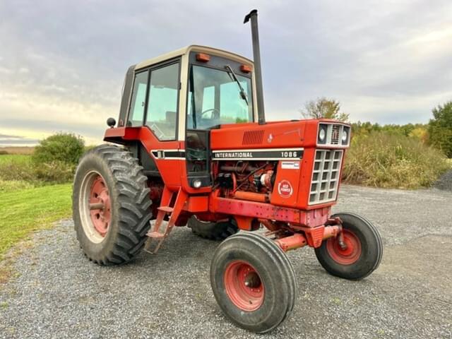 Image of International Harvester 1086 equipment image 1