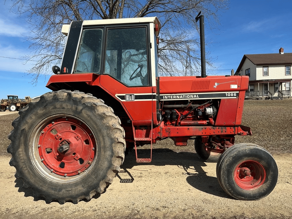 Main image International Harvester 1086