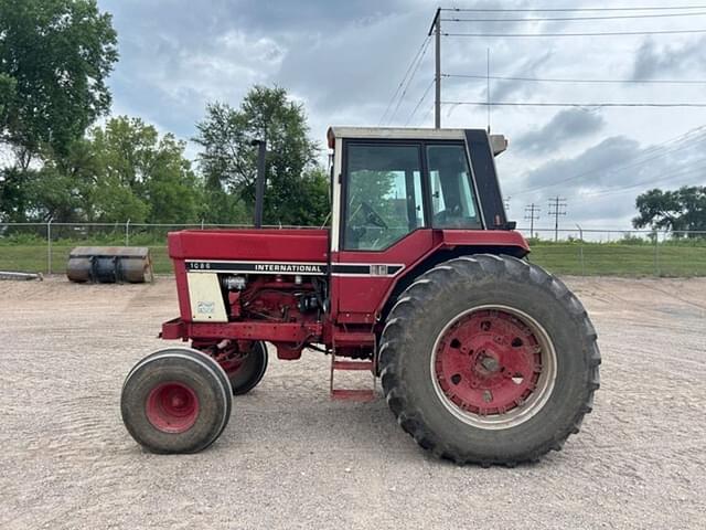 Image of International Harvester 1086 equipment image 1
