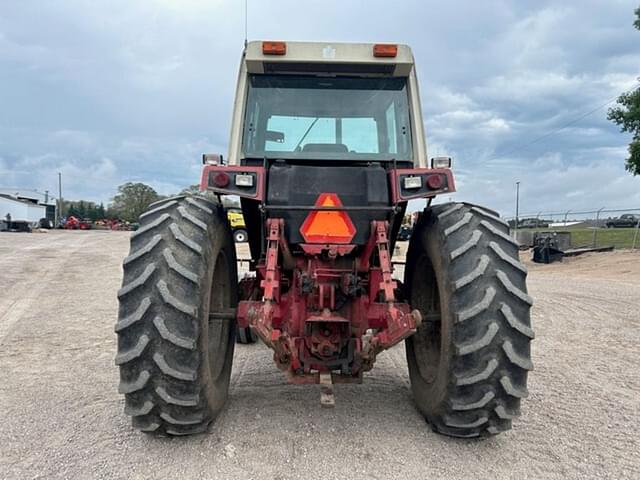 Image of International Harvester 1086 equipment image 4